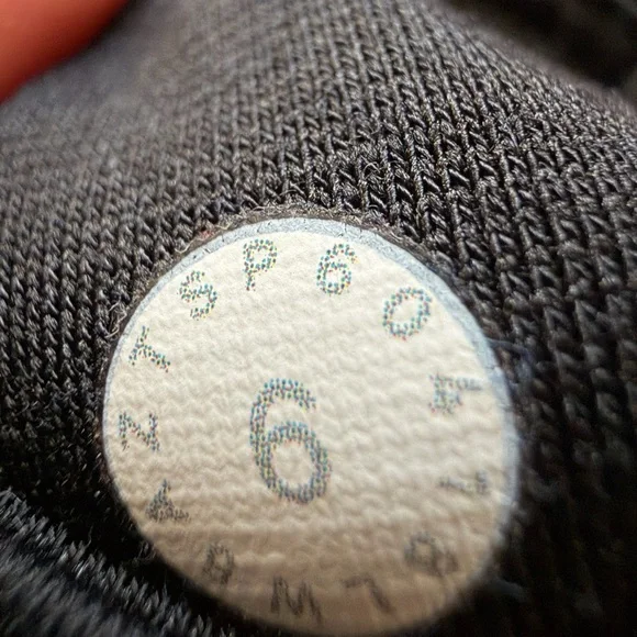 Lulu lemon High-Rise Black Women's Performance Leggings with pockets - Picture 7 of 8